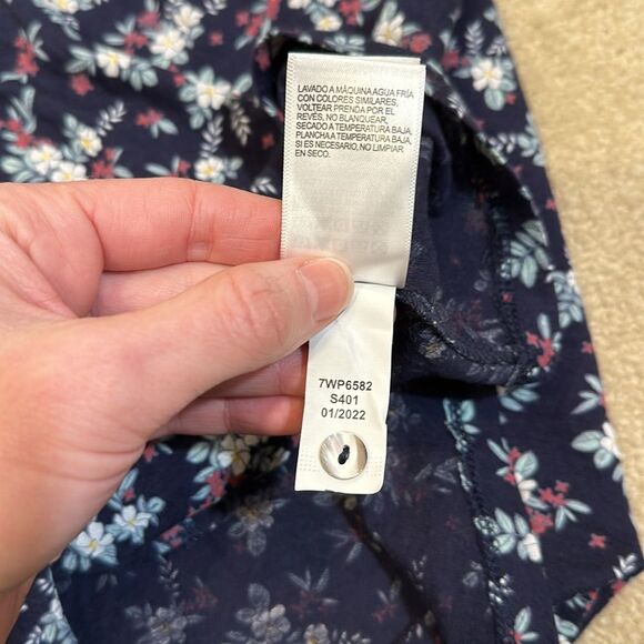 Lucky Brand NWT Women Top Blue Red White Flowers Short Sleeve Button Front Small - Picture 7 of 7